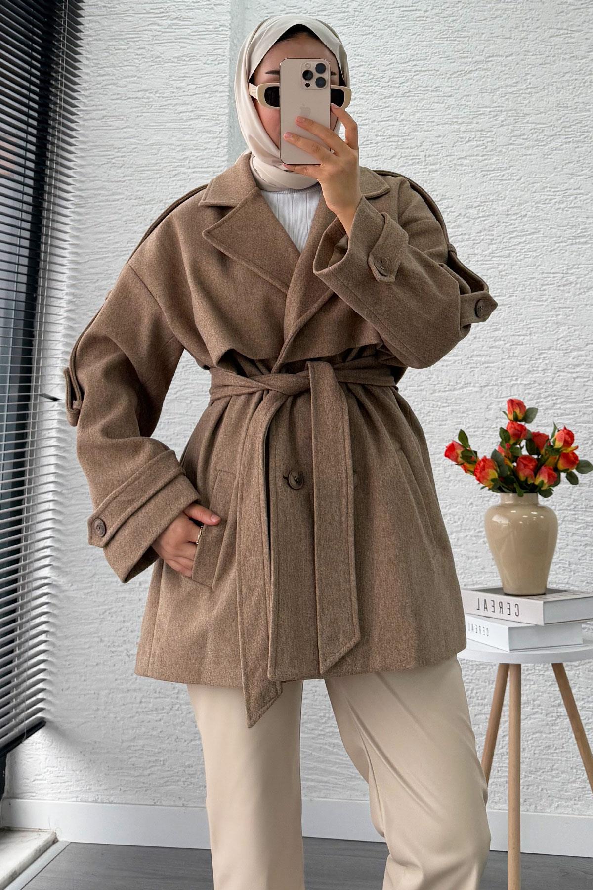 Premium Dört Düğmeli Kısa Kaşe Kaban – Camel