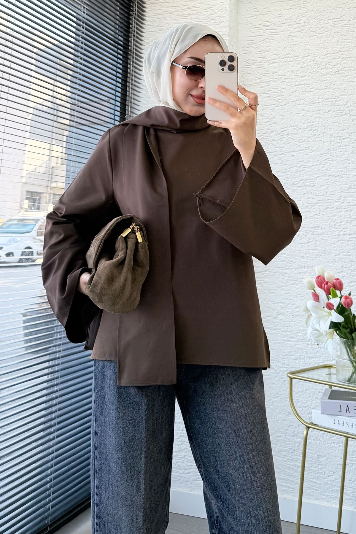 Premium Omuzdan Fermuarlı Fular Detaylı Gabardin Bluz - Kahverengi