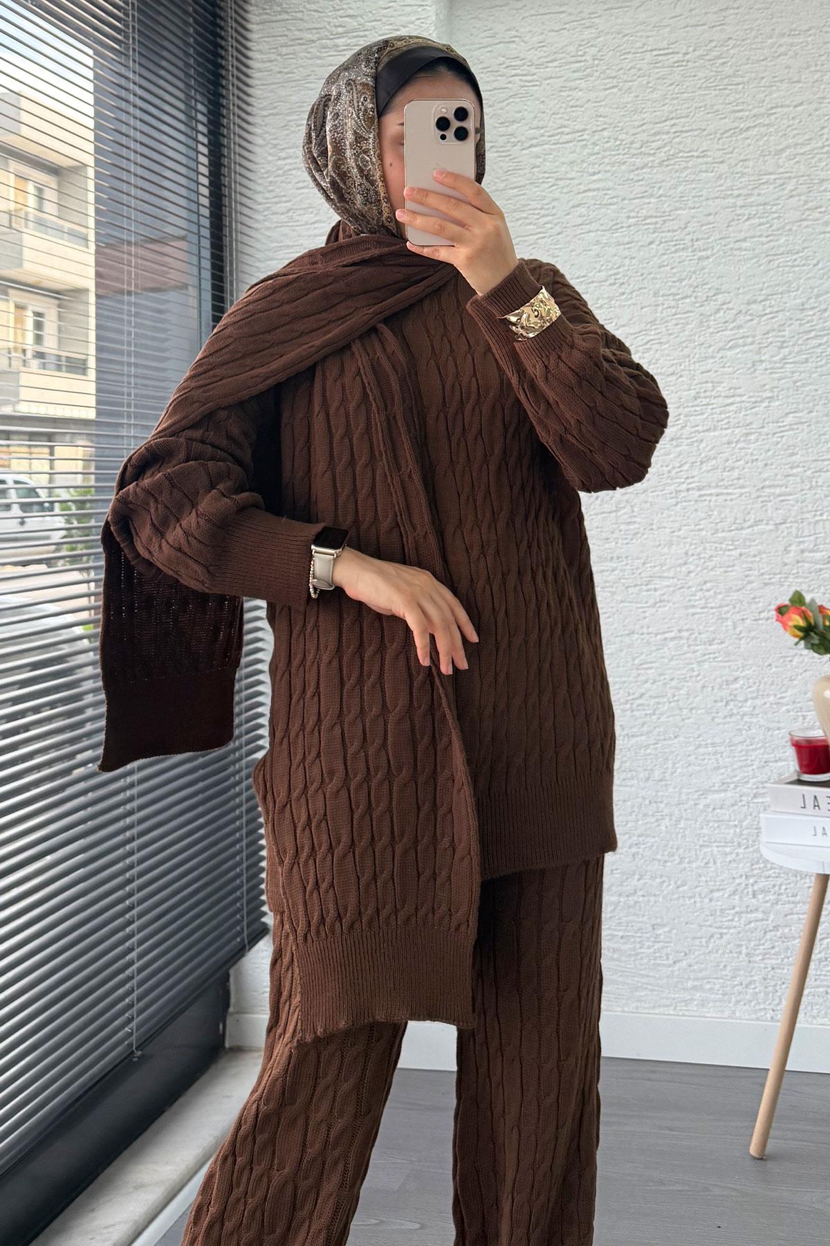 Premium Örgü Desen Atkı Detaylı Kadın Triko Takım – Kahverengi