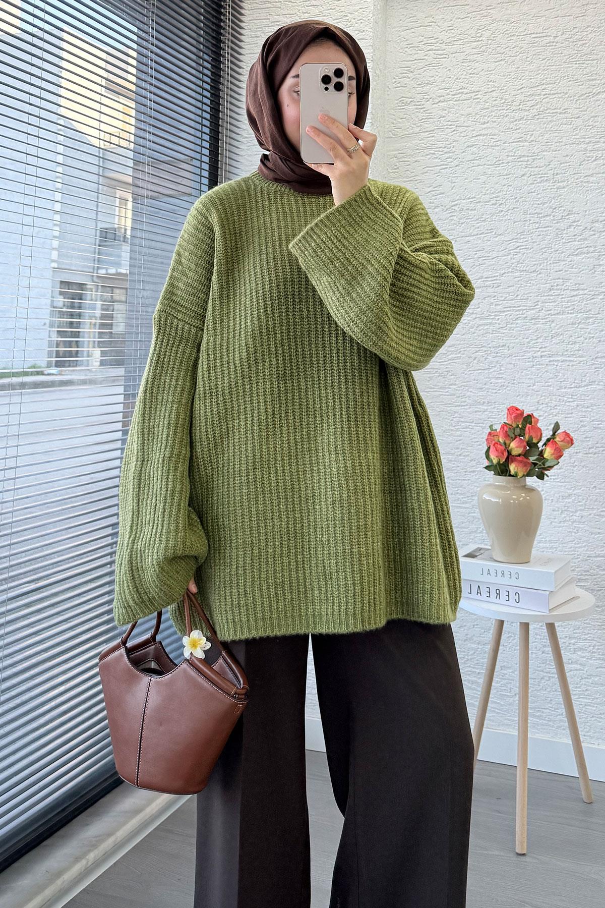 Premium Oversize Basic Kadın Triko Kazak – Yağ Yeşili