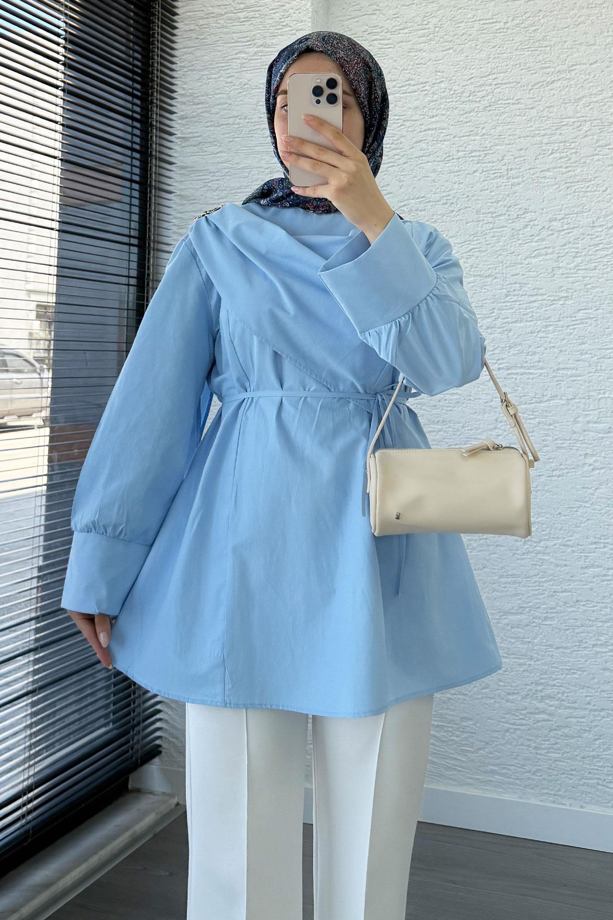 Şal Yaka Broş Detaylı Poplin Tunik – Mavi