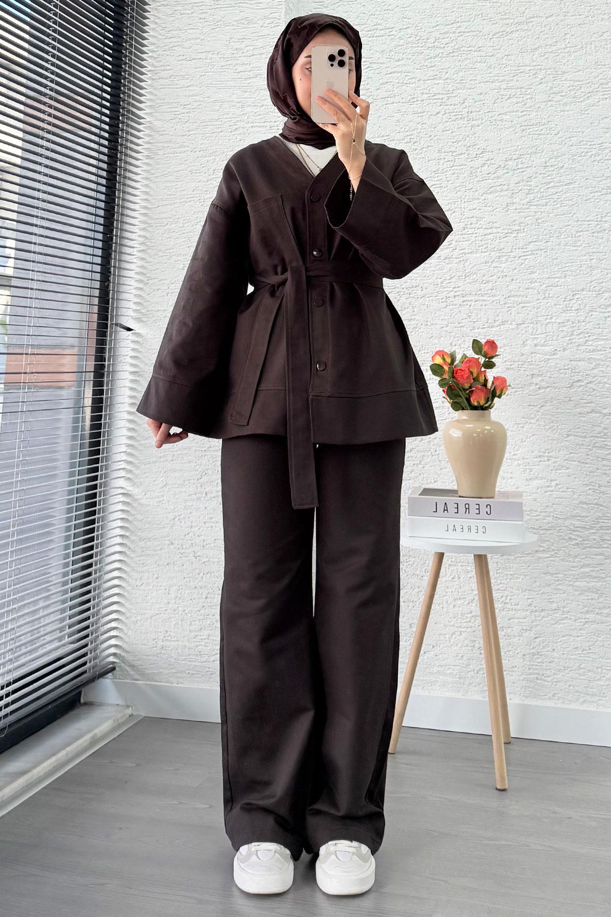 V Yaka Düğmeli Gabardin İkili Takım – Kahverengi