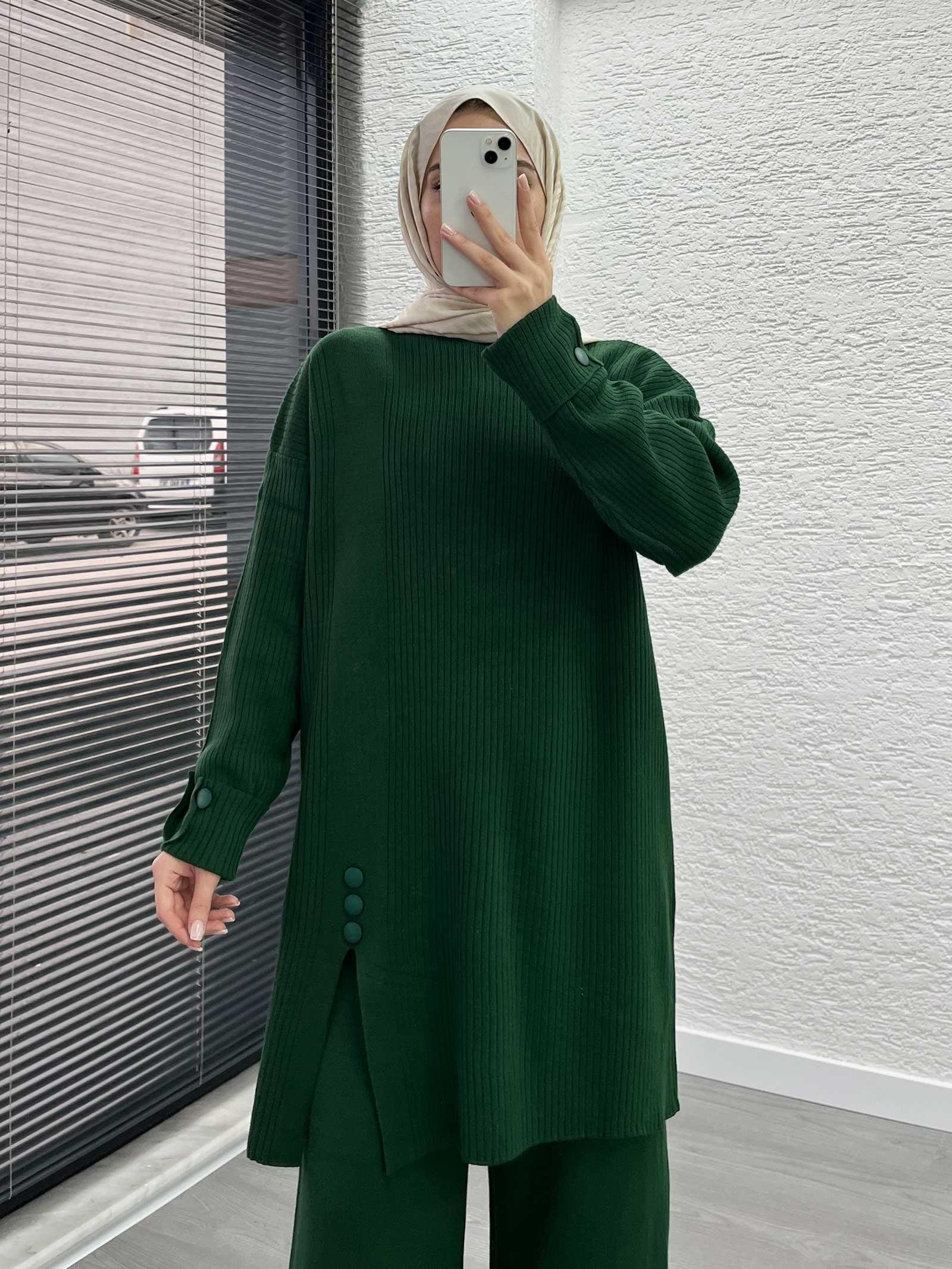 Zümrüt Düğme Detaylı Oversize Triko Takım