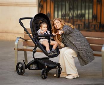 Mima Xari Max Travel Sistem Bebek Arabası Full Black ( Araba + Adaptör + Ana Kucağı + Yağmurluk + Sineklik + Bardaklık Set + Ayak Koruma )