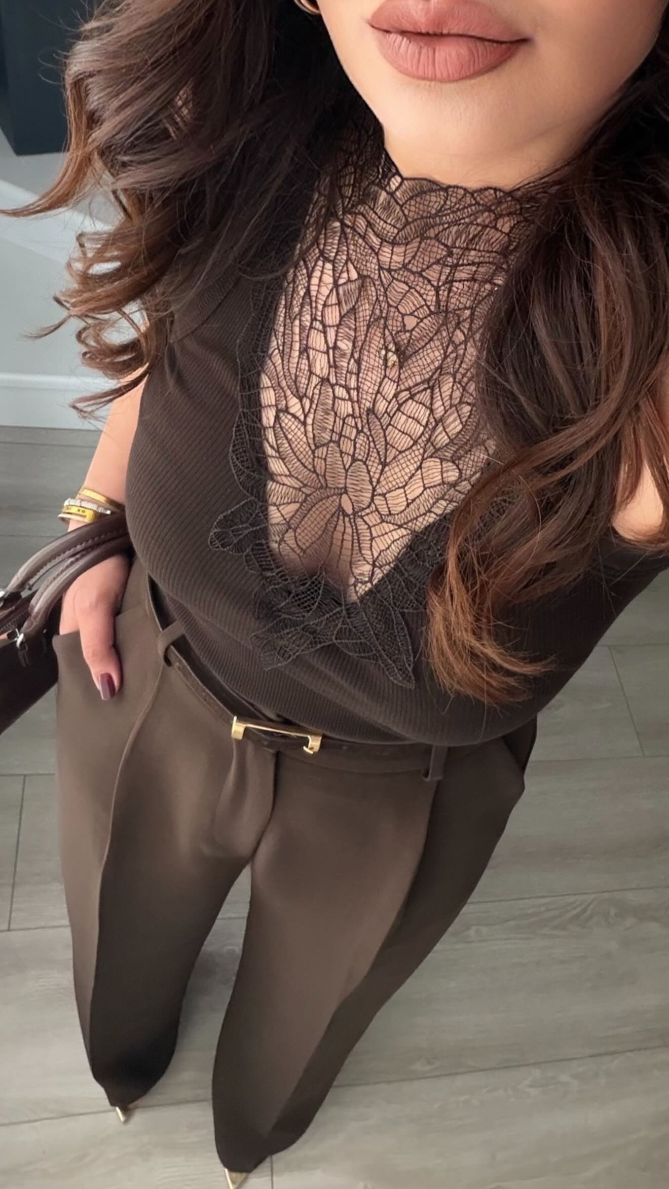 Acı Kahve Dantel Detaylı Kolsuz Triko Bluz