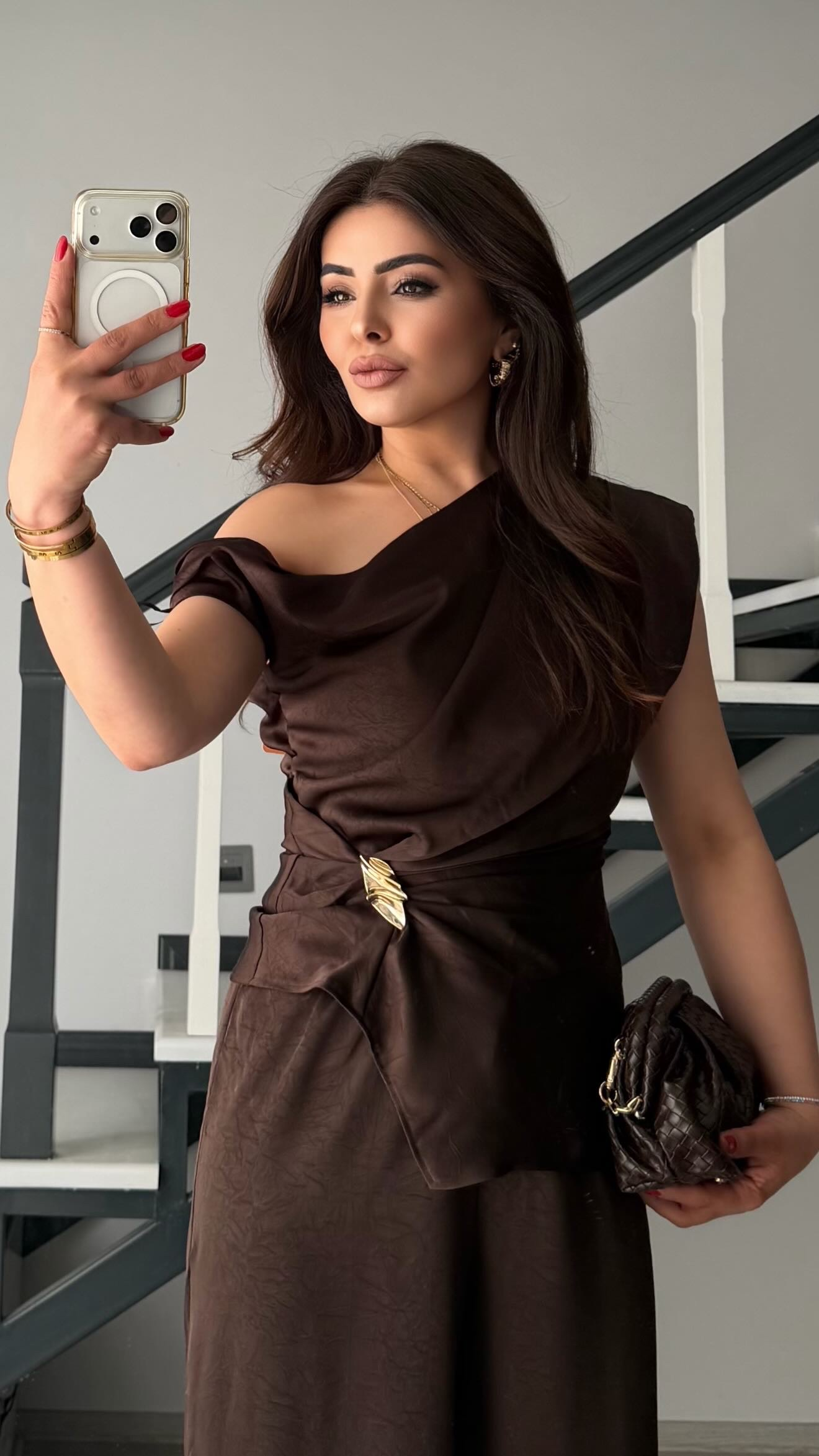 Acı Kahve Gold Toka Detaylı Saten Bluz-Pantolon Takım