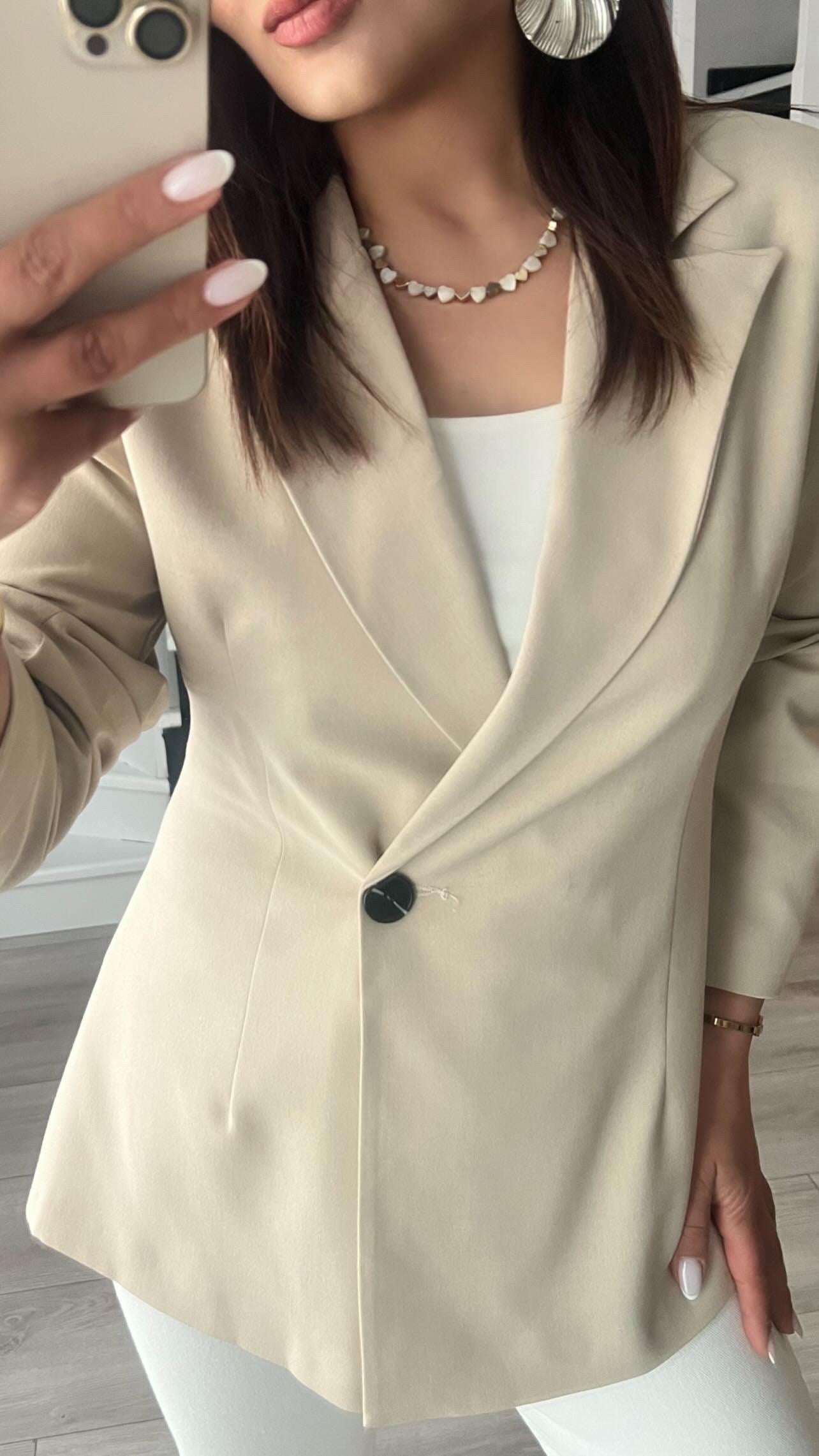 Bej Volanlı Bel Oturtmalı Blazer Ceket