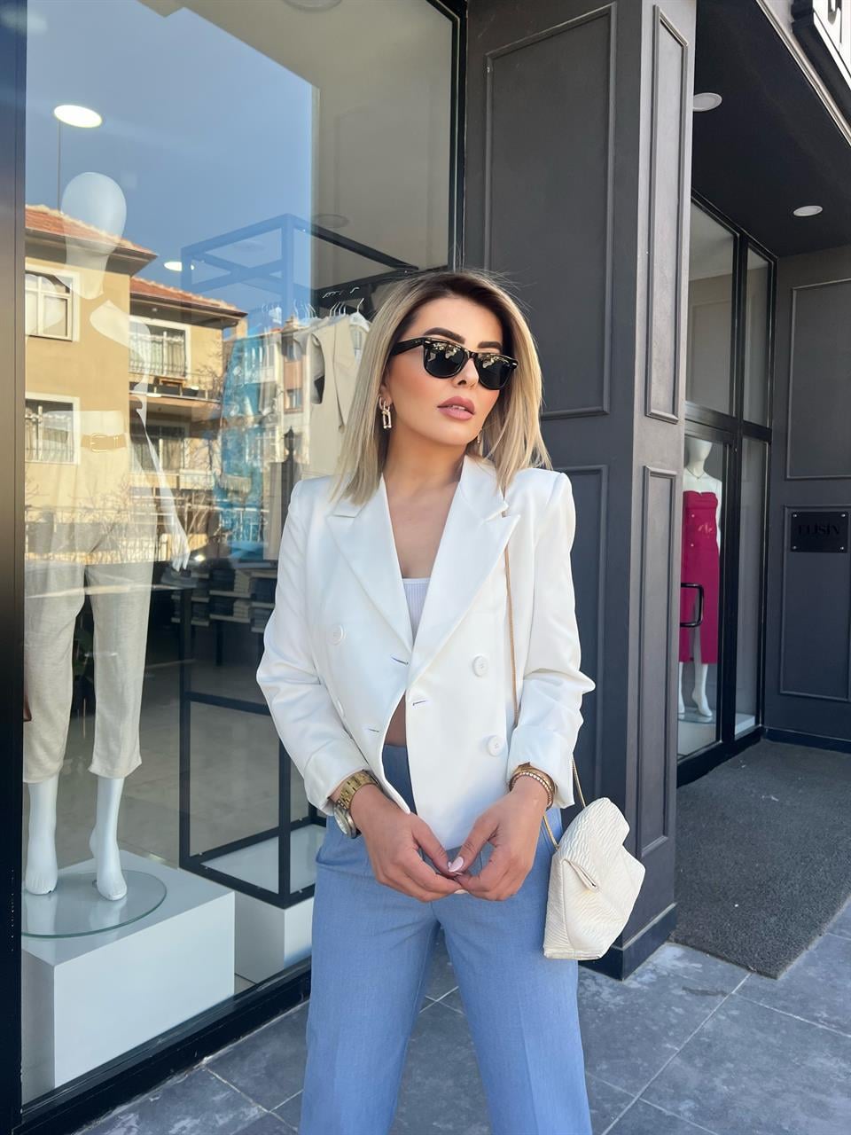 Beyaz Atlas Kumaş Crop Blazer