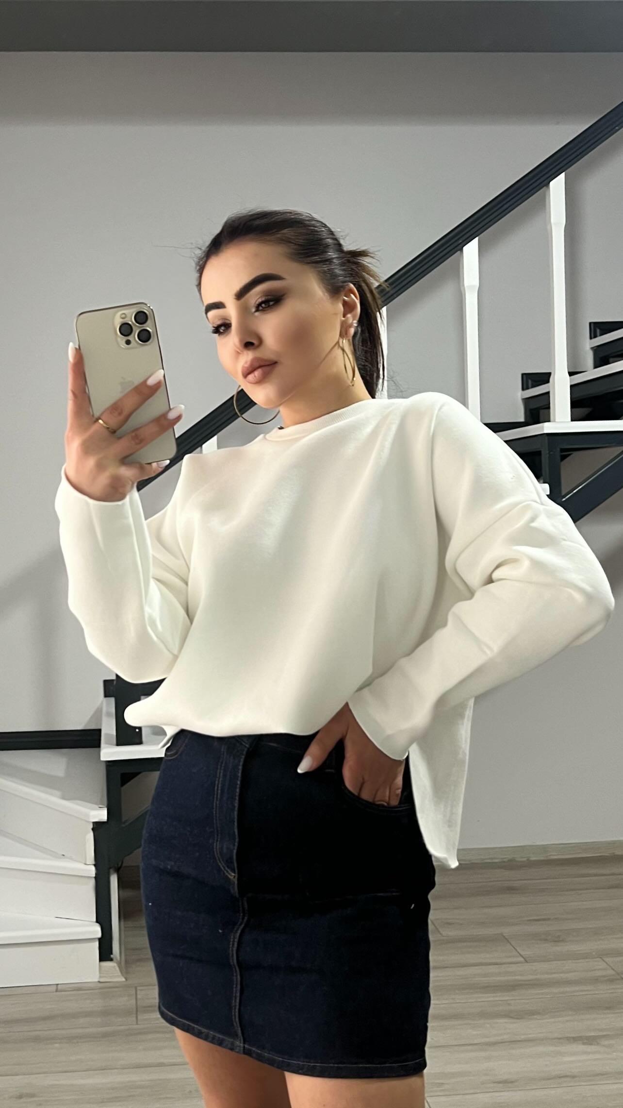 Beyaz Basic Yan Yırtmaçlı Sweatshirt