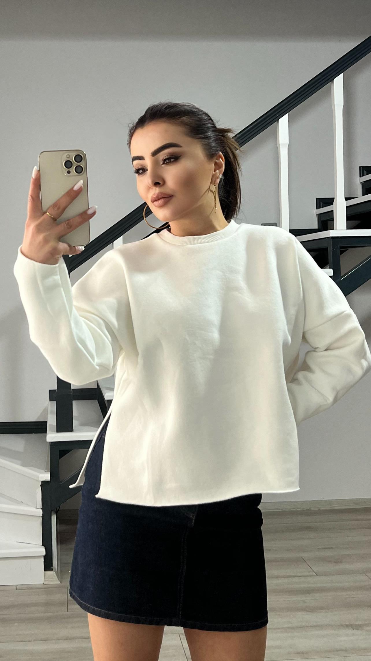 Beyaz Basic Yan Yırtmaçlı Sweatshirt