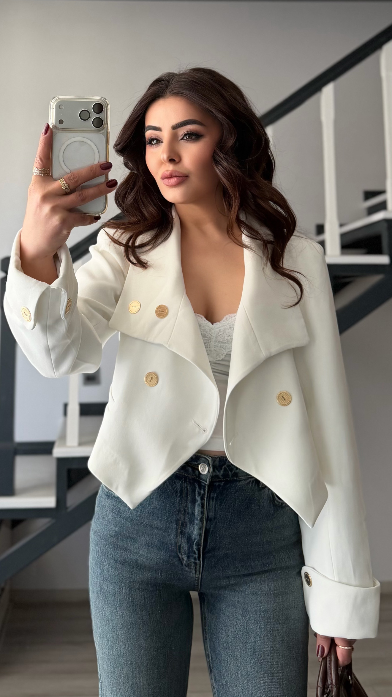 Beyaz Gold Düğme Detaylı Crop Ceket