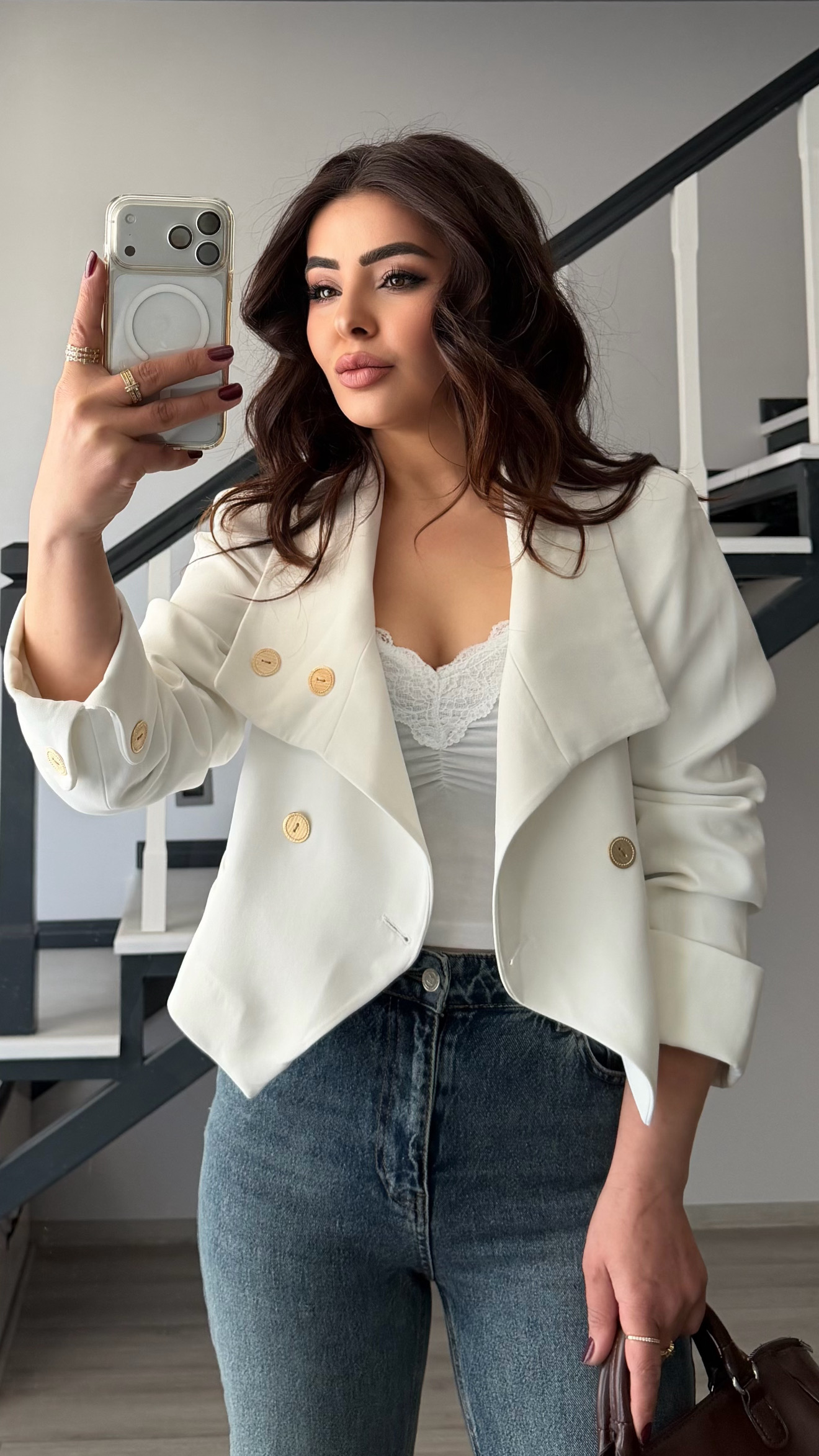 Beyaz Gold Düğme Detaylı Crop Ceket