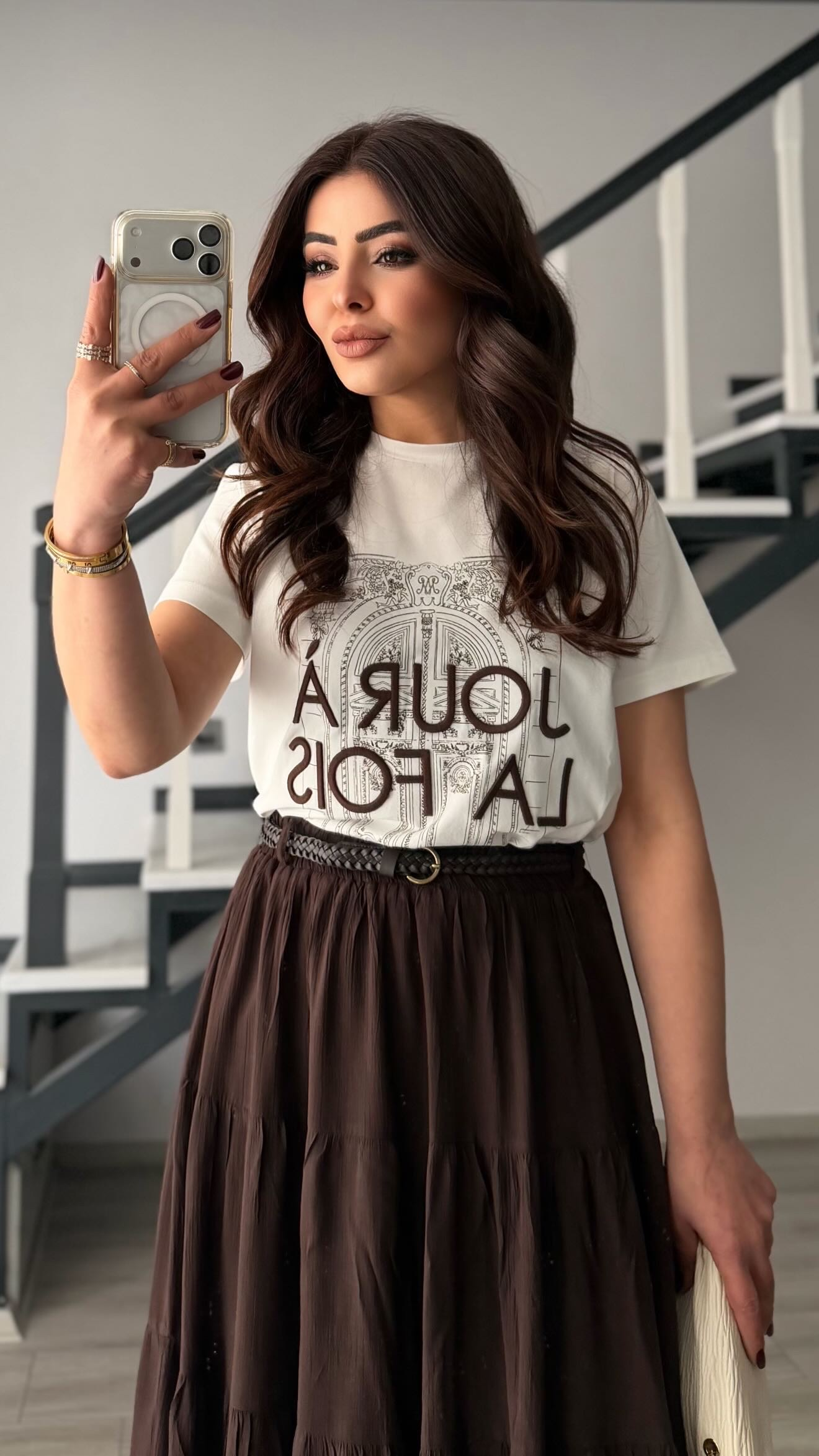 Beyaz Kabartma Motifli Tişört