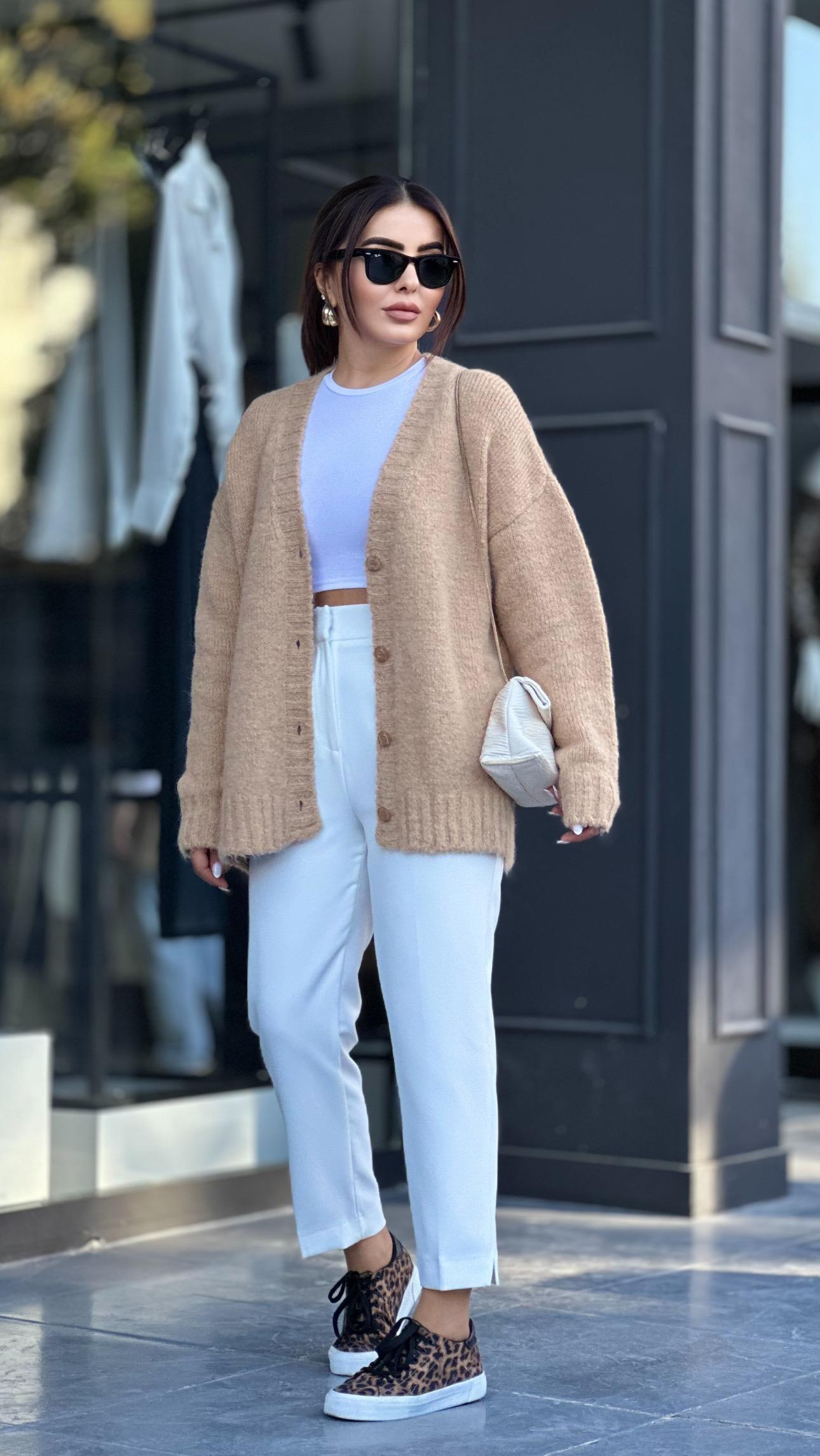 Beyaz Paça Yırtmaçlı Crep Kumaş Klasik Pantolon