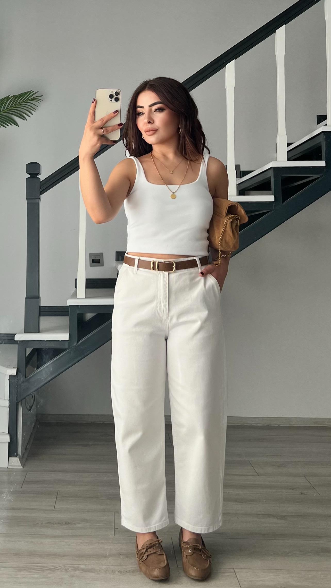 Beyaz Skater Mom Jean