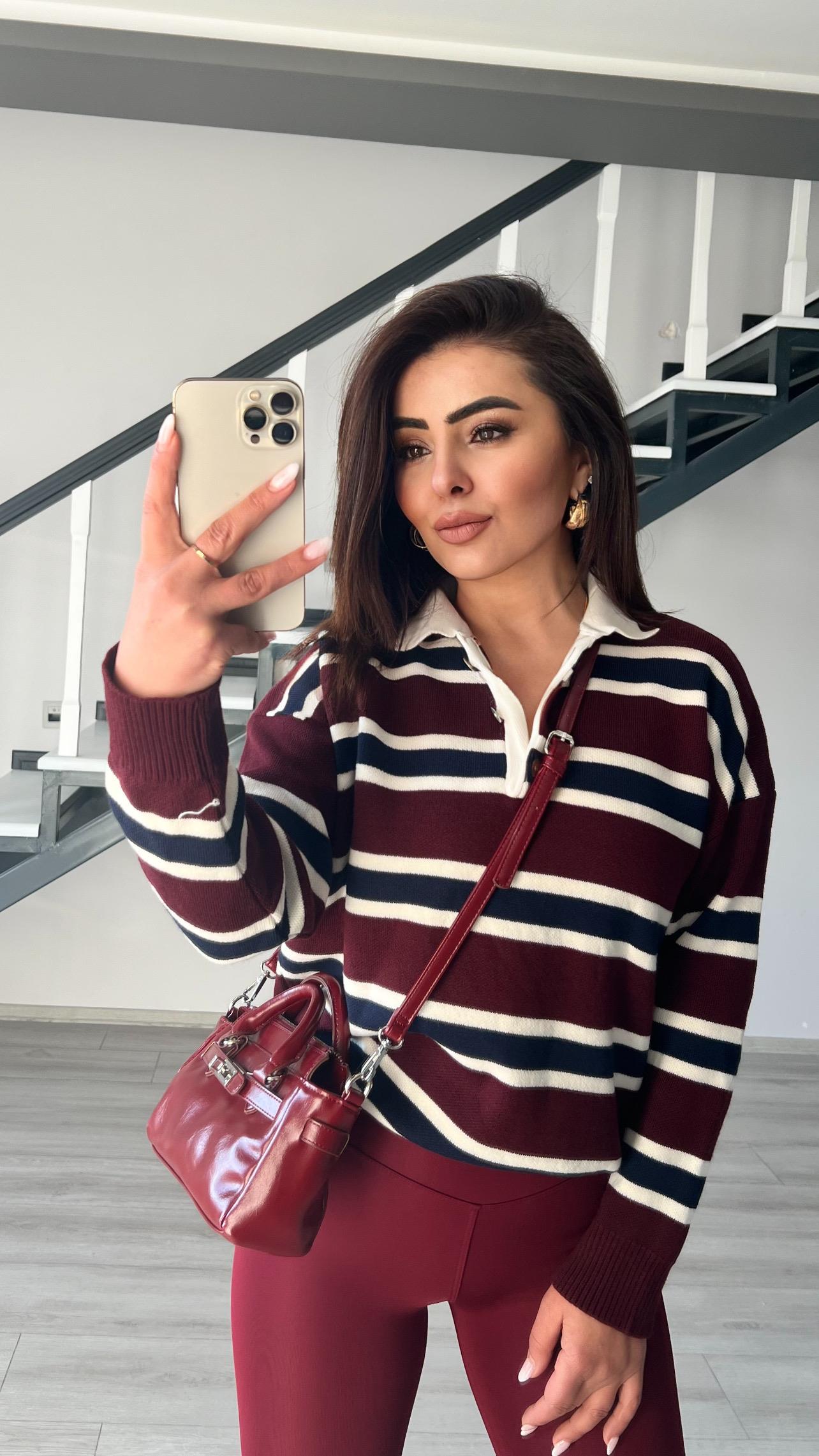 كنزة بياقة بولو بلون بورغندي - كريمي