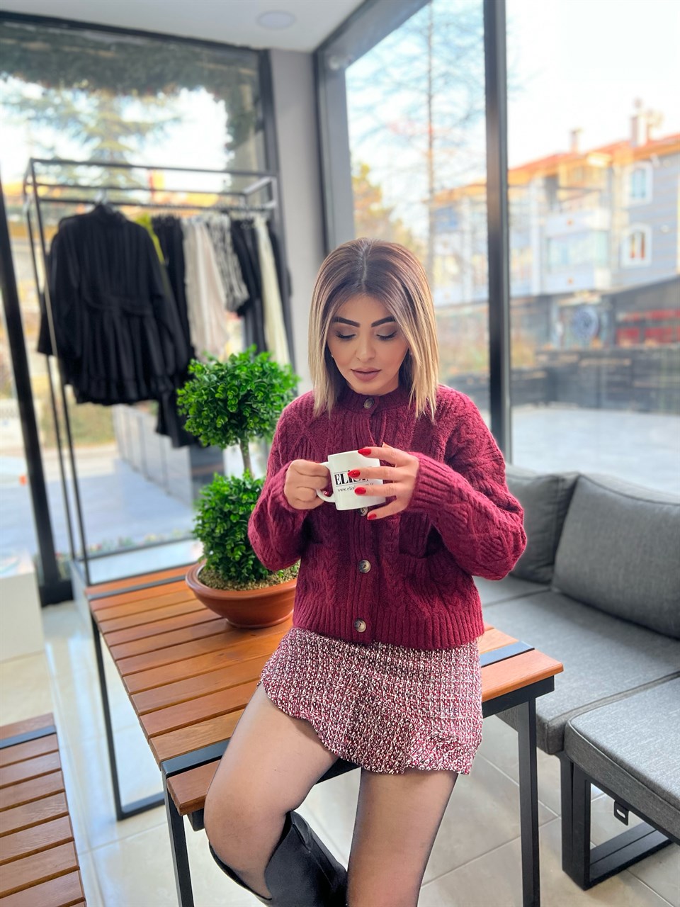 كارديجان محبوك بلون بورغندي مع جيوب