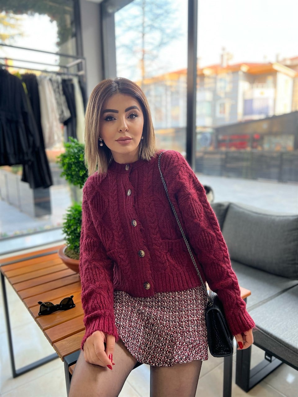 كارديجان محبوك بلون بورغندي مع جيوب