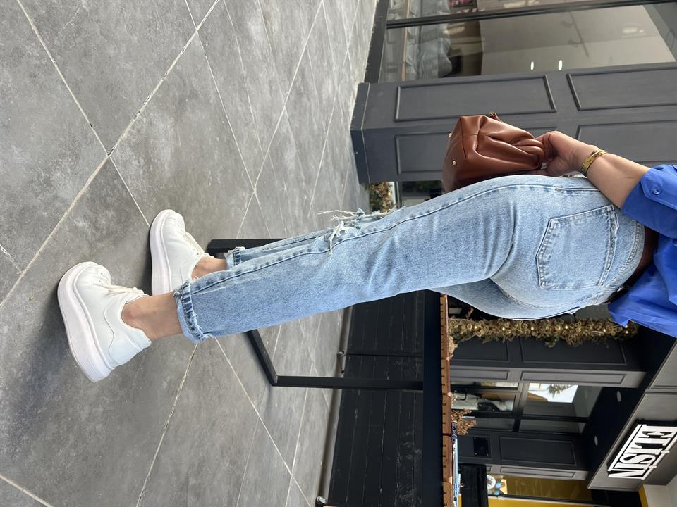 Diz Yırtık Detay Mom Fit Jean