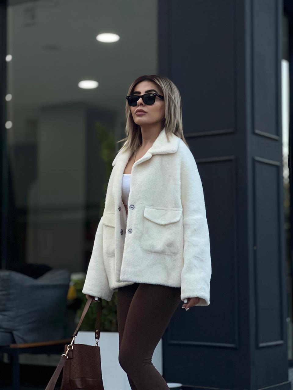 Ekru Büyük Cepli Peluş Kürk