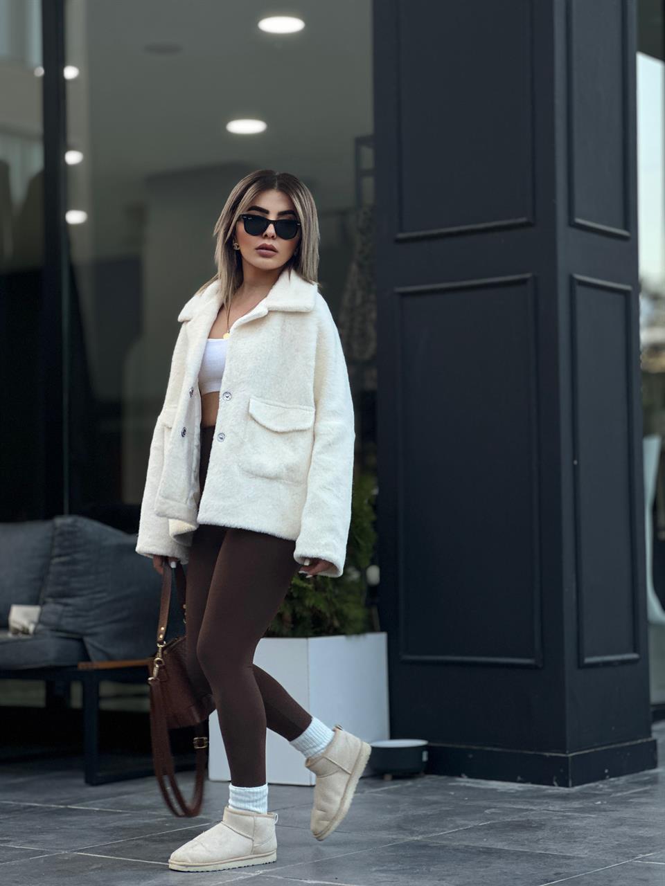 Ekru Büyük Cepli Peluş Kürk