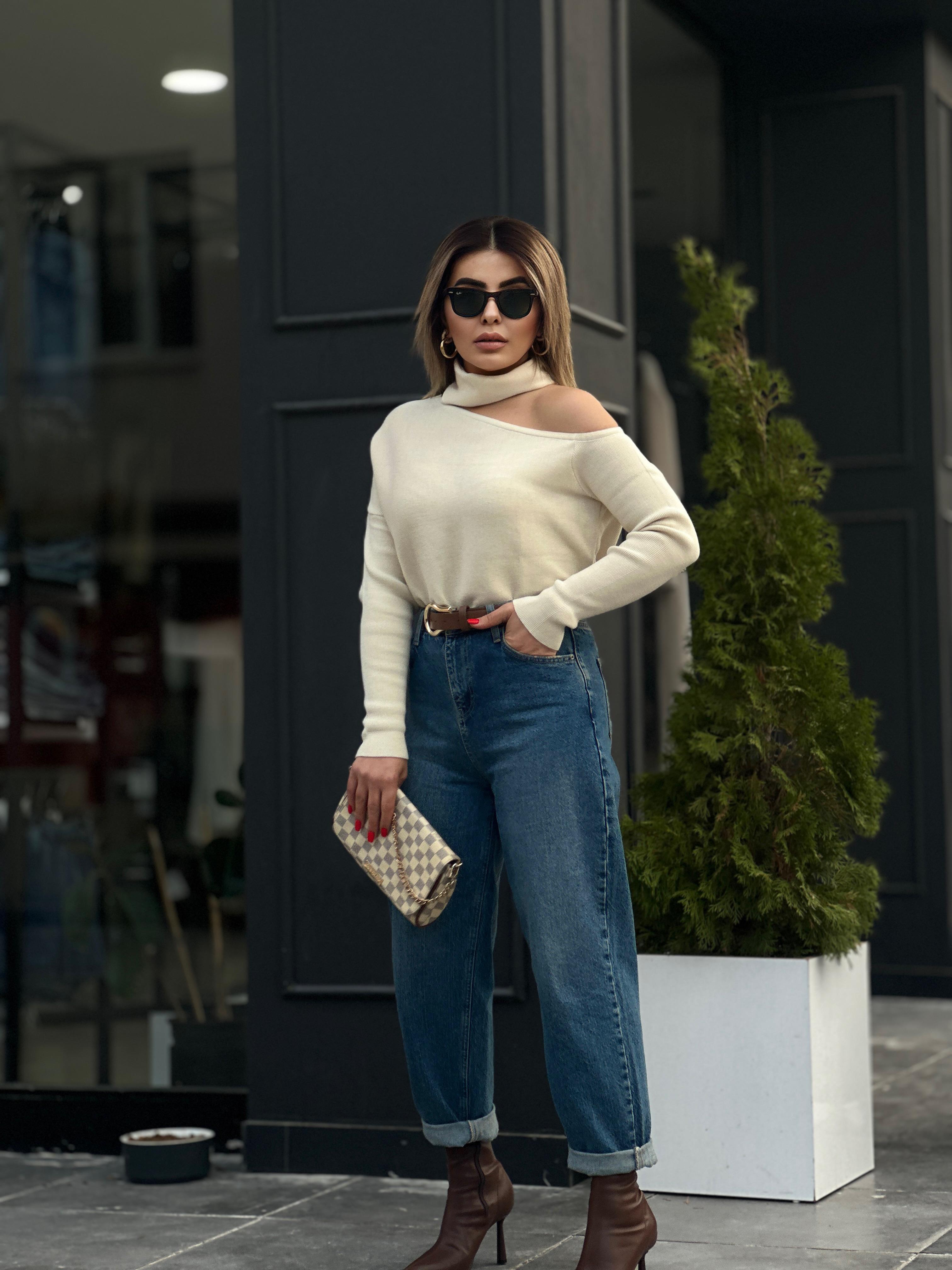 Off-white dropped shoulder sweater with detachable neckline.