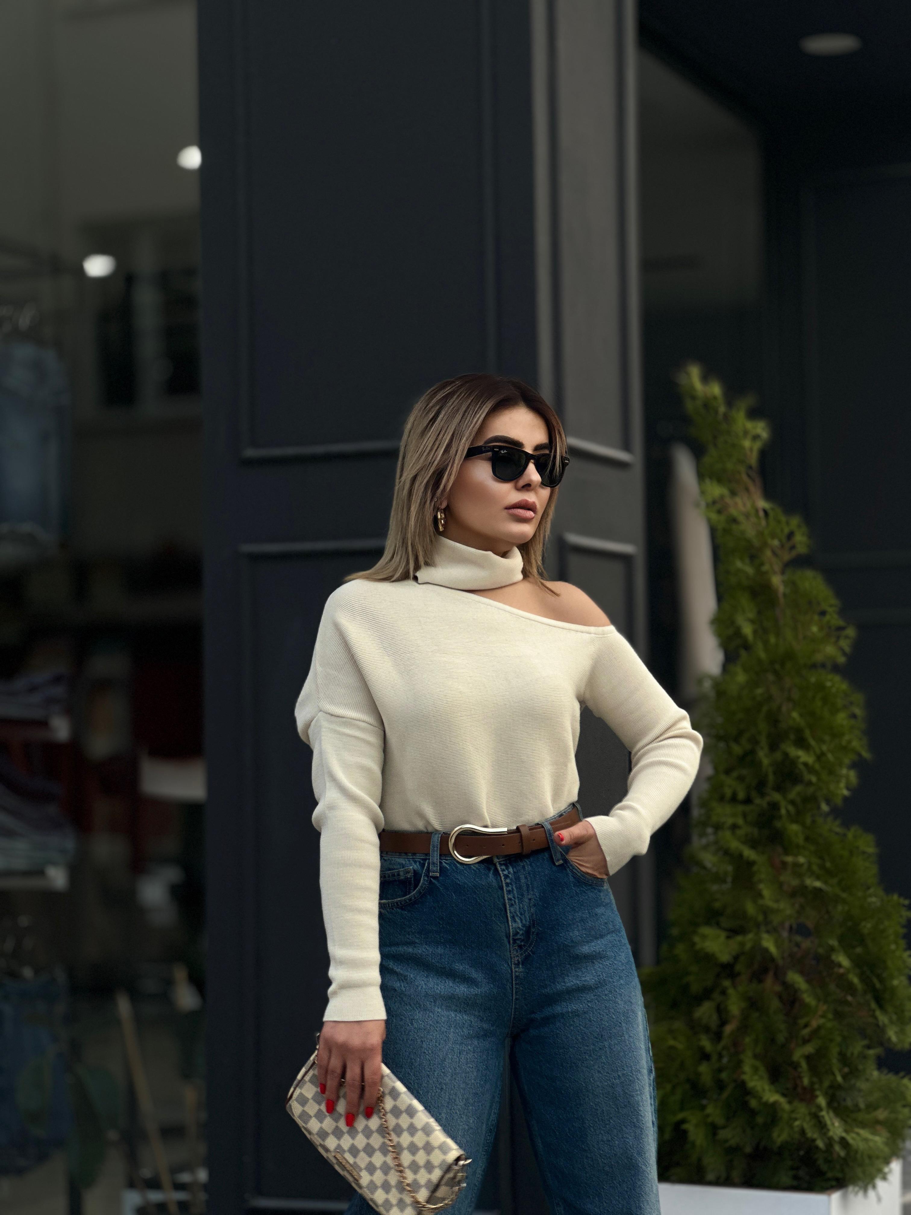 Off-white dropped shoulder sweater with detachable neckline.