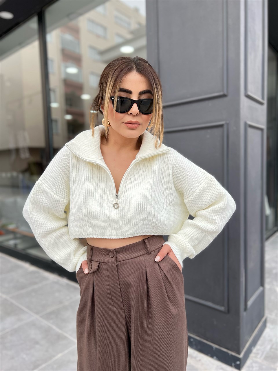 Ekru Fermuarlı Crop Kazak