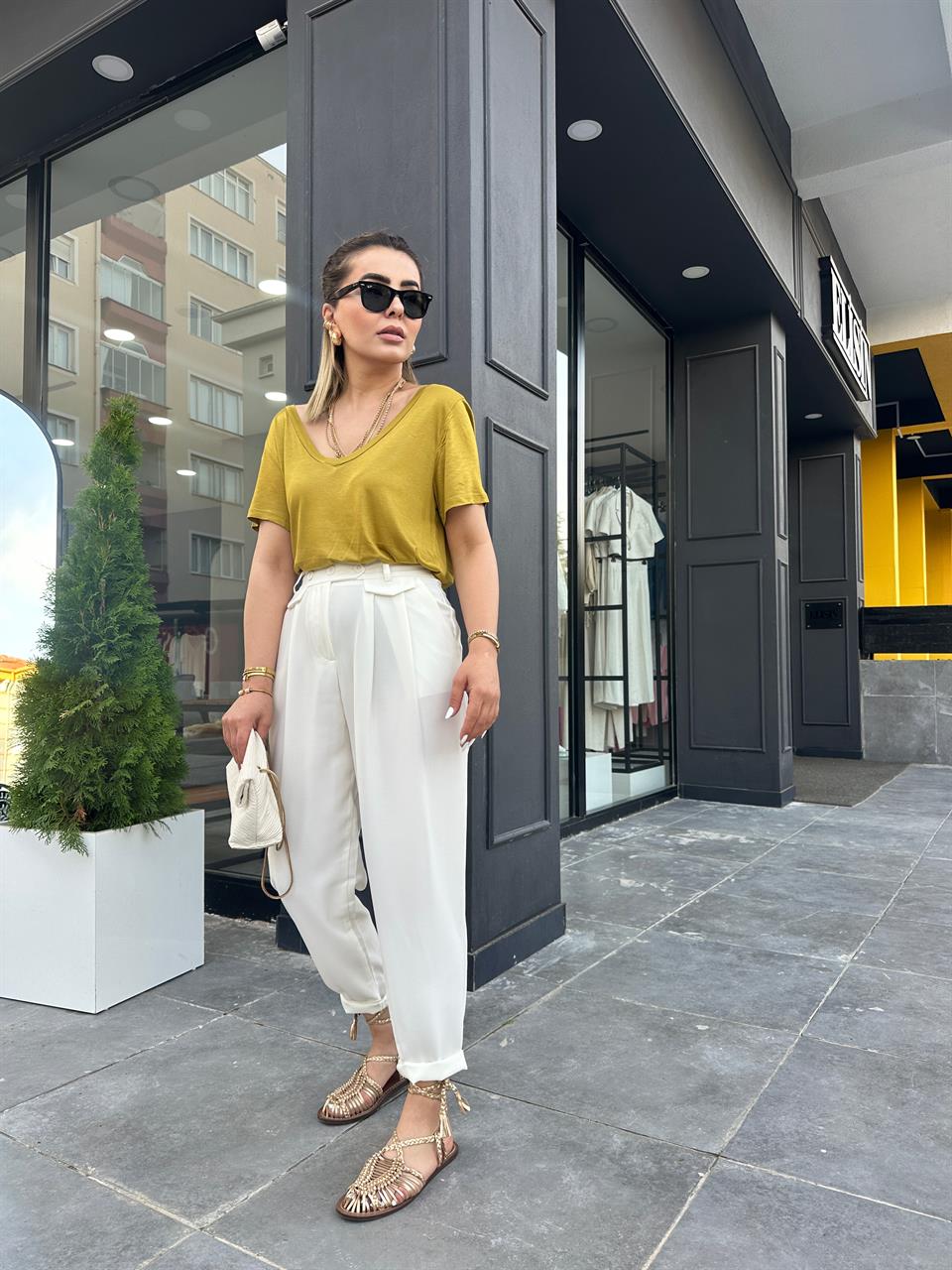 Off-White Flap Pocket Waist Button Detail Trousers
