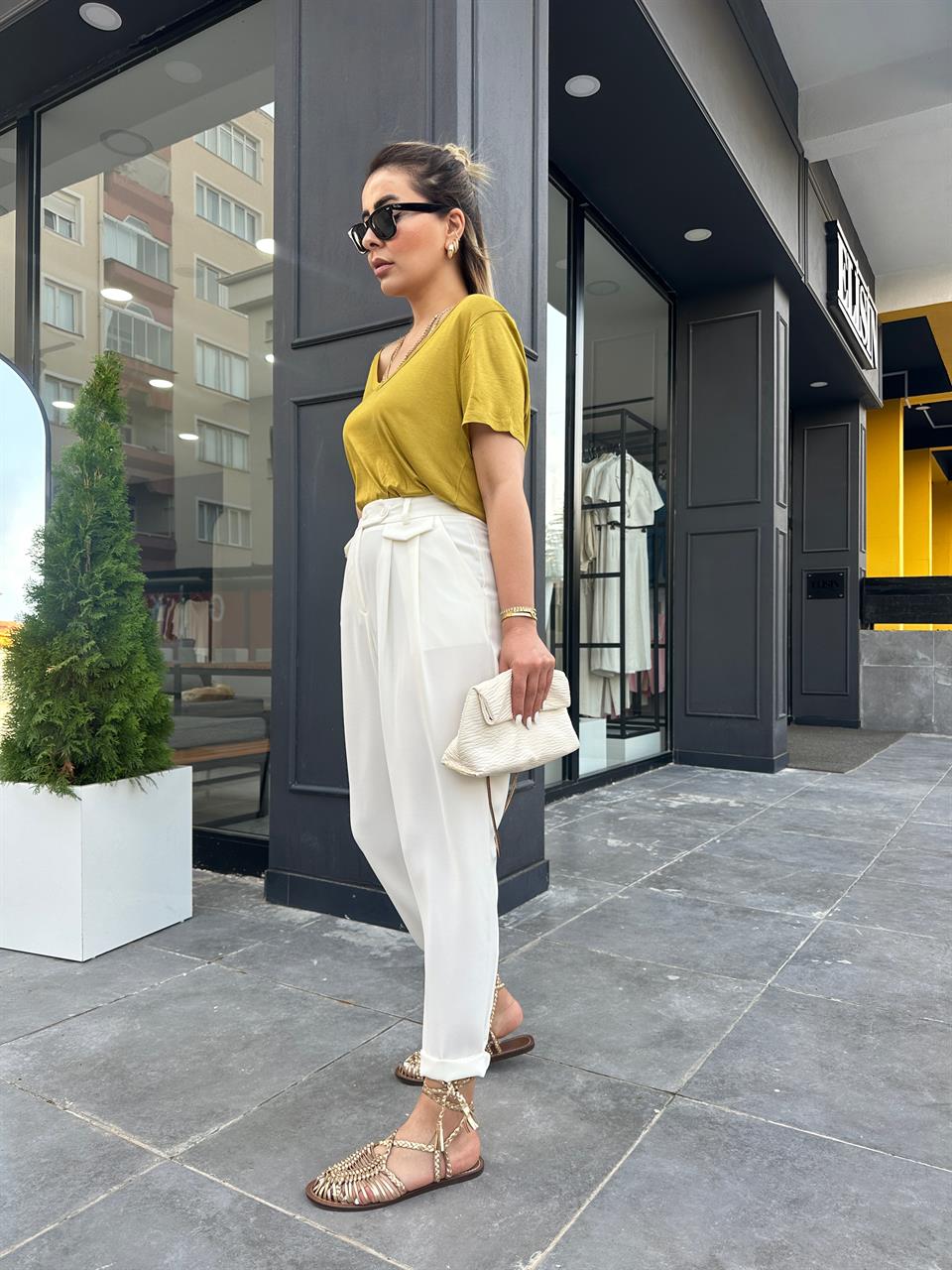 Off-White Flap Pocket Waist Button Detail Trousers