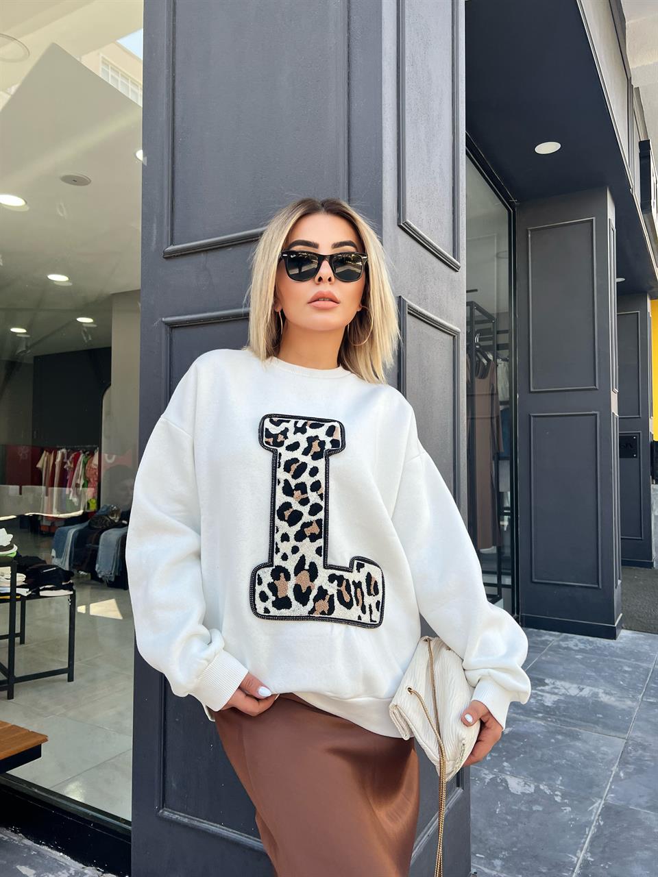 Ekru L Nakışlı Sweatshirt