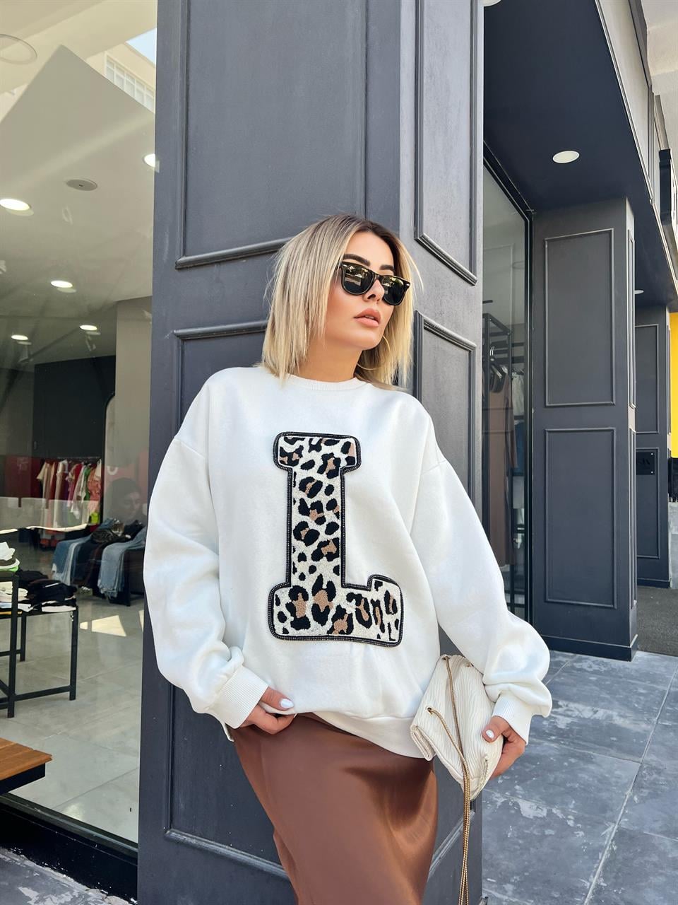 Ekru L Nakışlı Sweatshirt