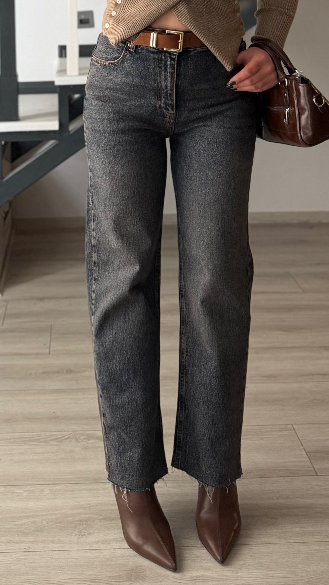 Eskitme Yıkamalı Süet Kemerli Straight Jean