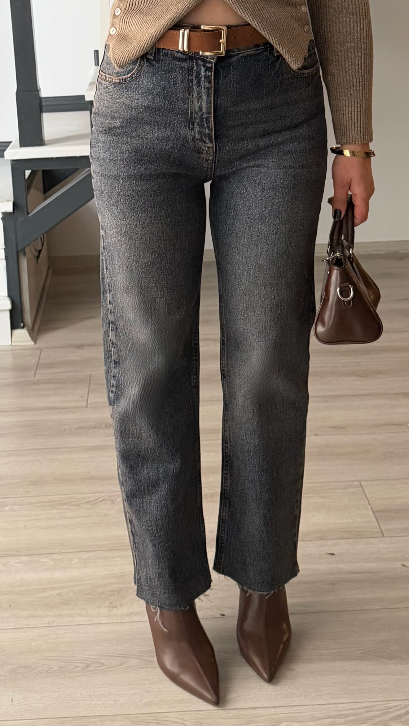 Eskitme Yıkamalı Süet Kemerli Straight Jean