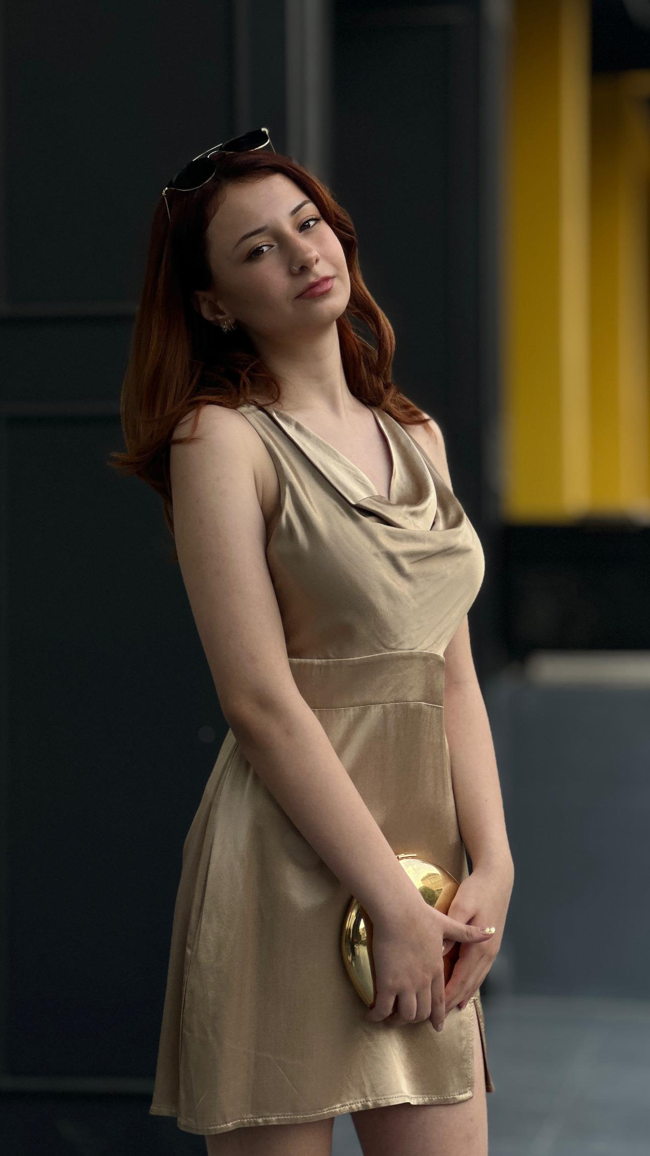 Gold Degaje Mini Yırtmaçlı Elbise