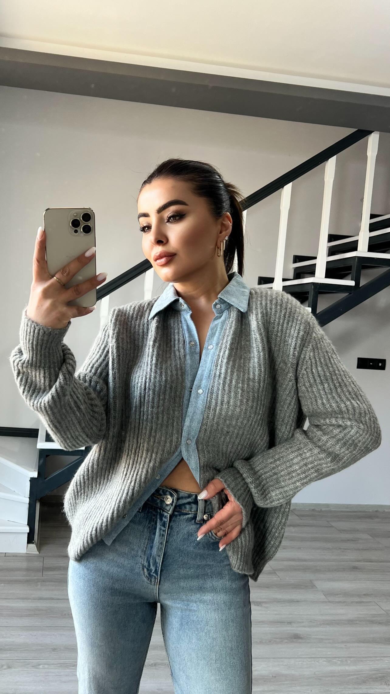 Gri Premium Yakası Denim Detaylı Çıtçıtlı Hırka 