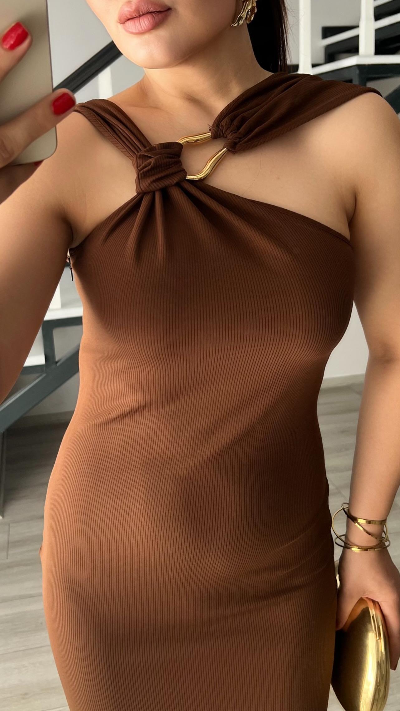 Kahve Aksesuar Detaylı Midi Boy Elbise