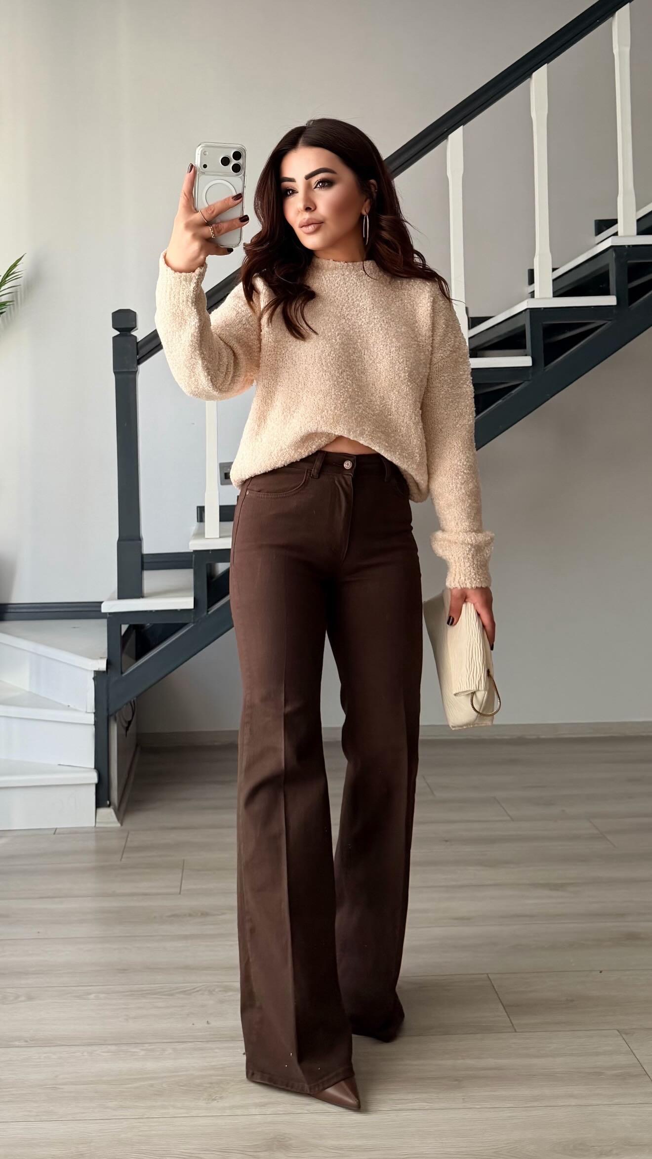 Coffee-colored Lycra Spanish-style flared jeans