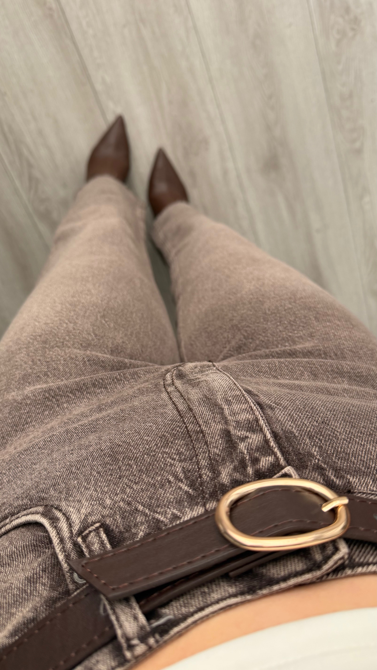 Kahve Tintli Kemerli Likralı Boy Fit Jean