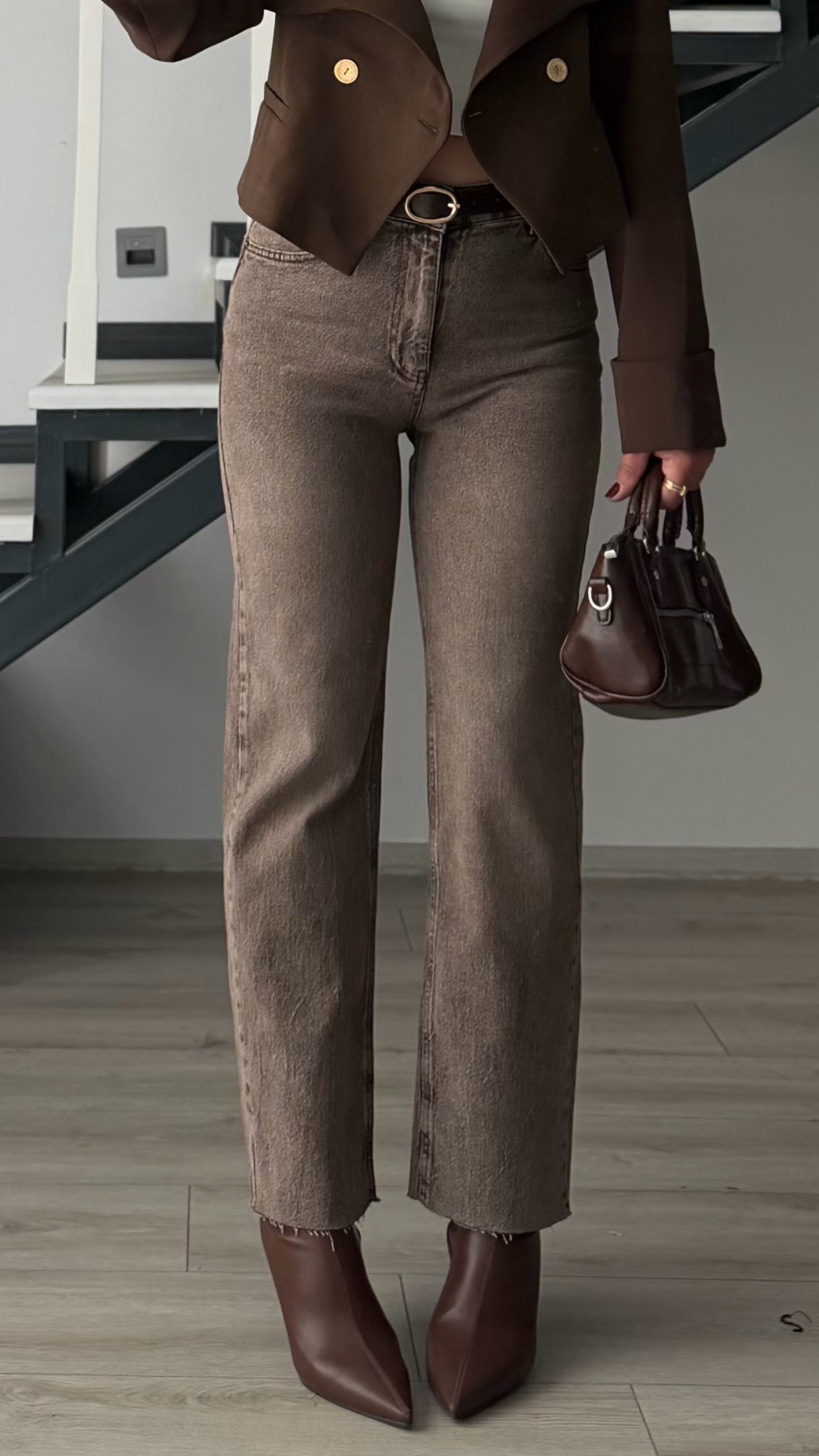 Kahve Tintli Kemerli Likralı Boy Fit Jean