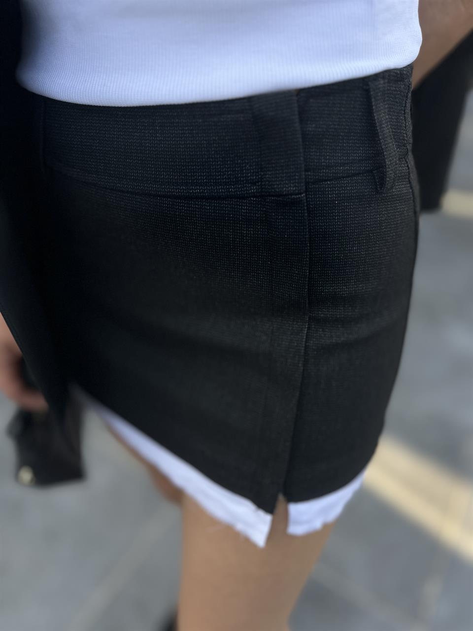 Contrasting Mini Skirt