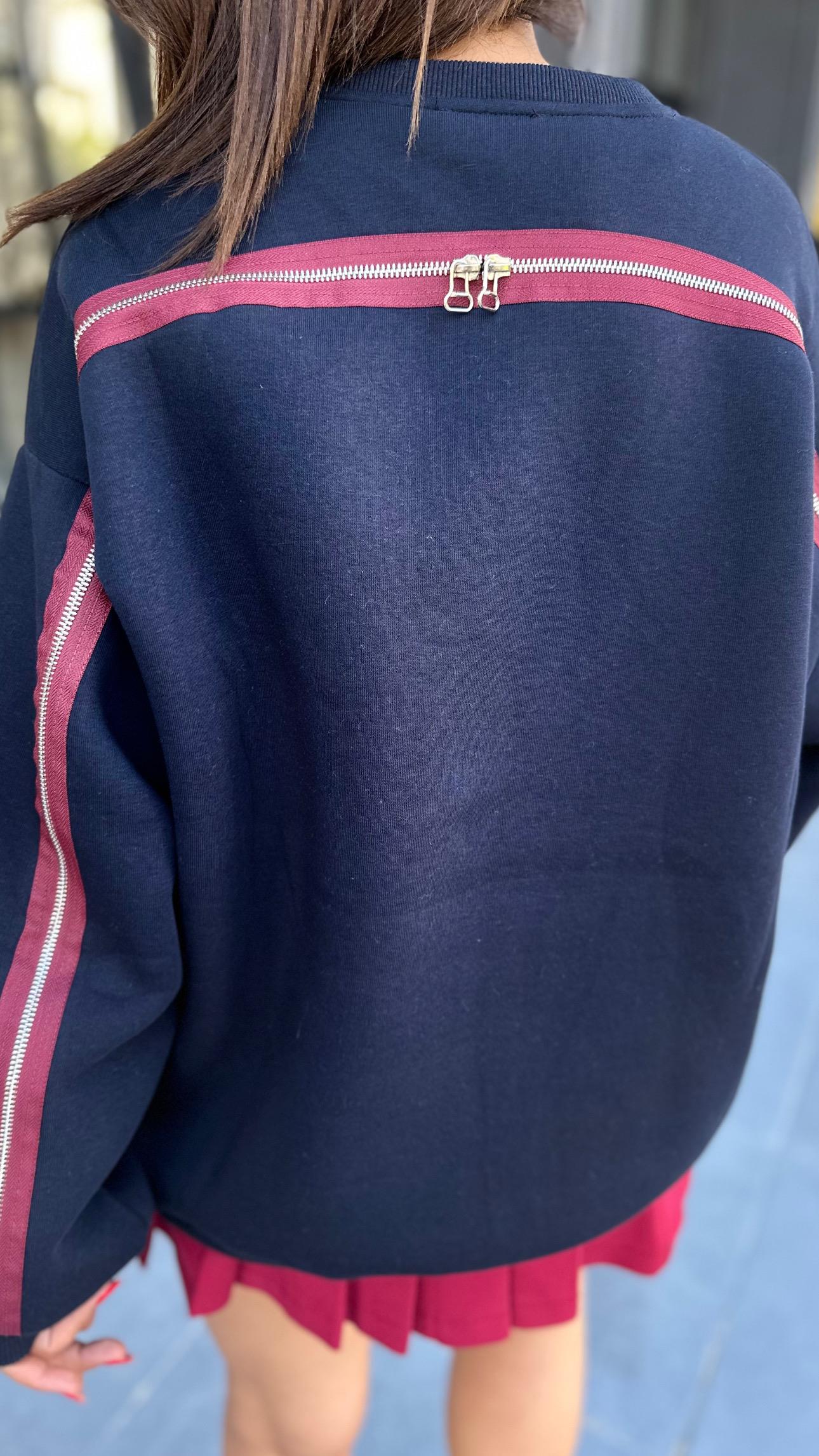 سويت شيرت أزرق داكن بسحاب خلفي