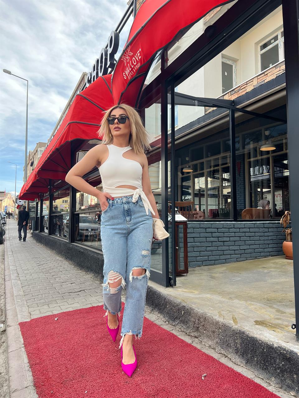 Lazer Kesim Yırtıklı Mom Jean 