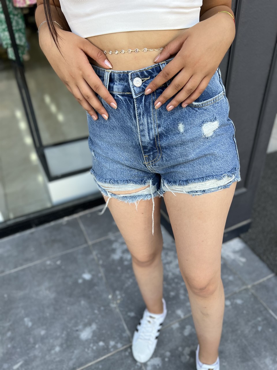 Lazerli Mini Kot Şort