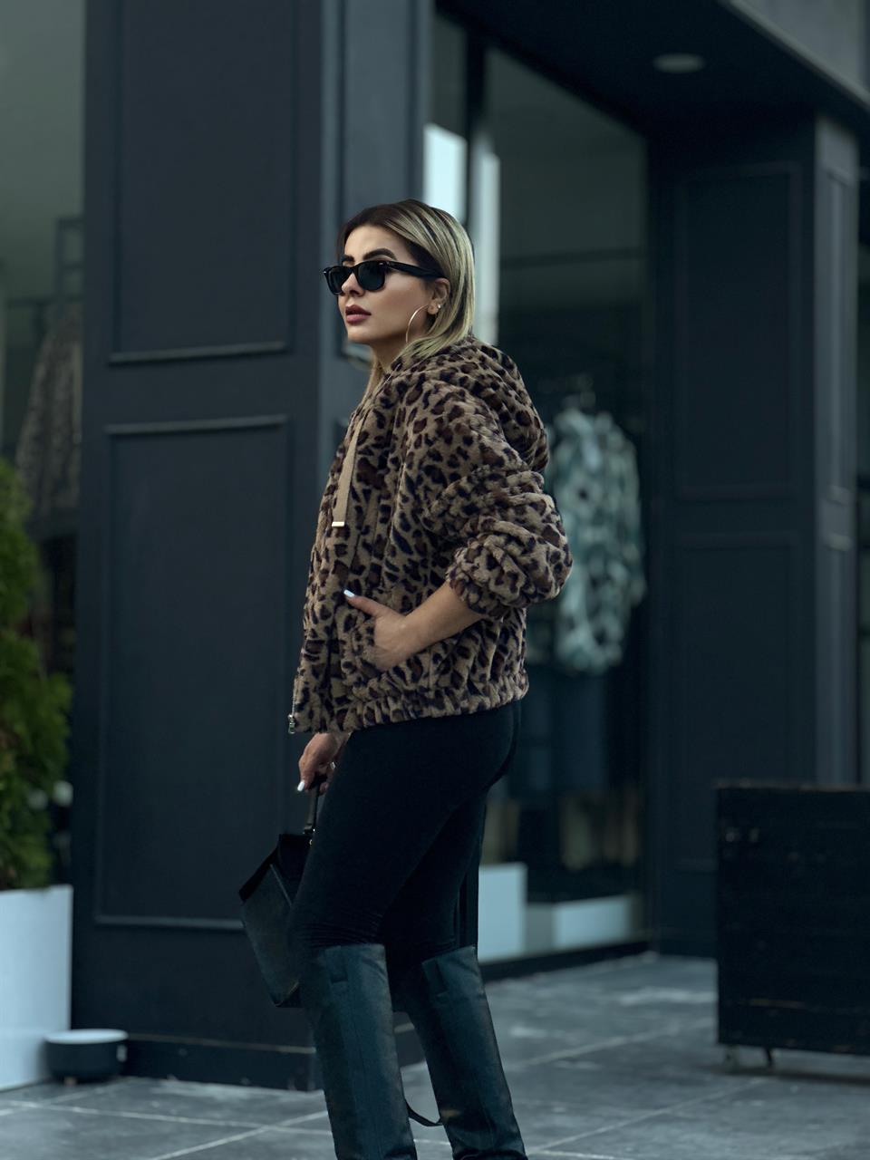 Leopar Desen Peluş Kapüşonlu Mont