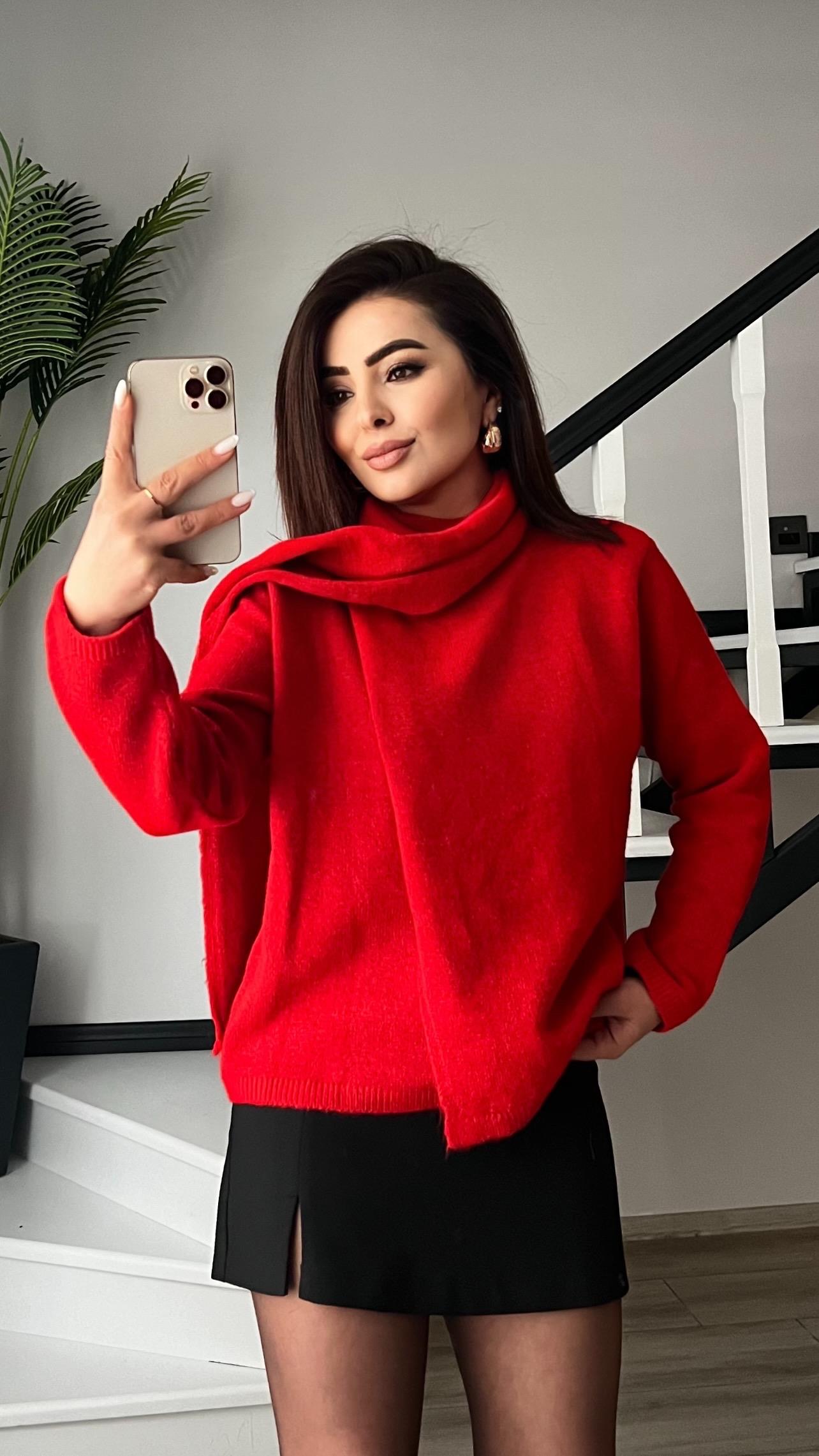 Marka Model Kırmızı Kendinden Fularlı Kazak