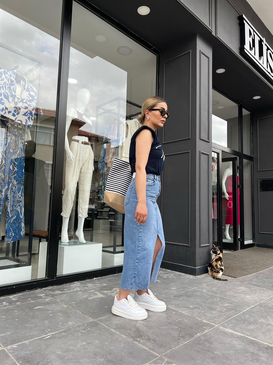 Mavi Önü Yırtmaçlı 5 Düğme Denim Etek