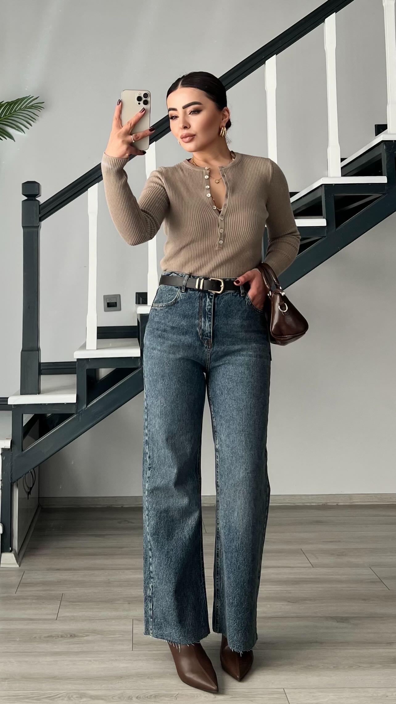 Mavi Yıkamalı Likralı Straight Jean