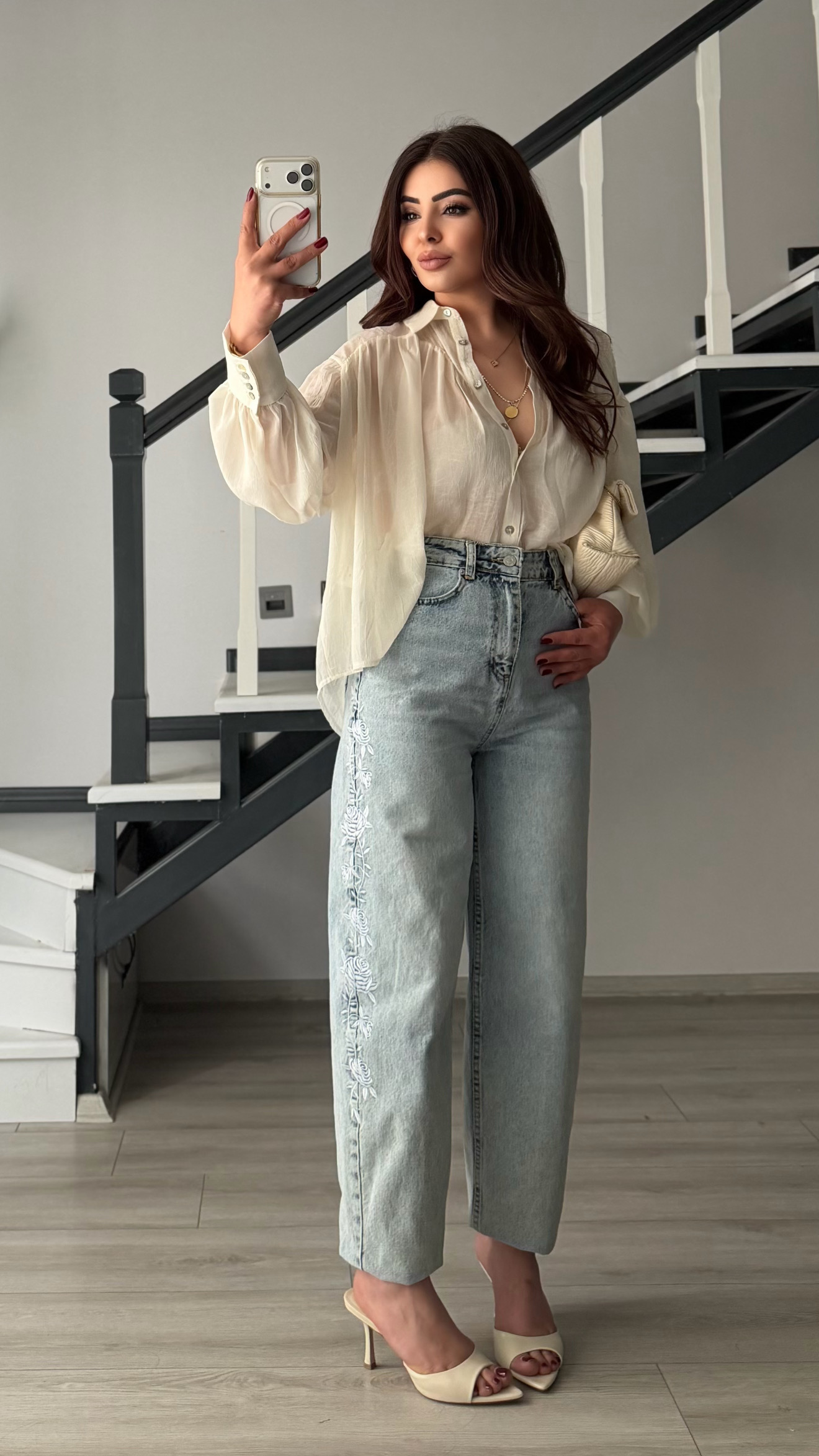 Embroidered Barrel Fit Jeans
