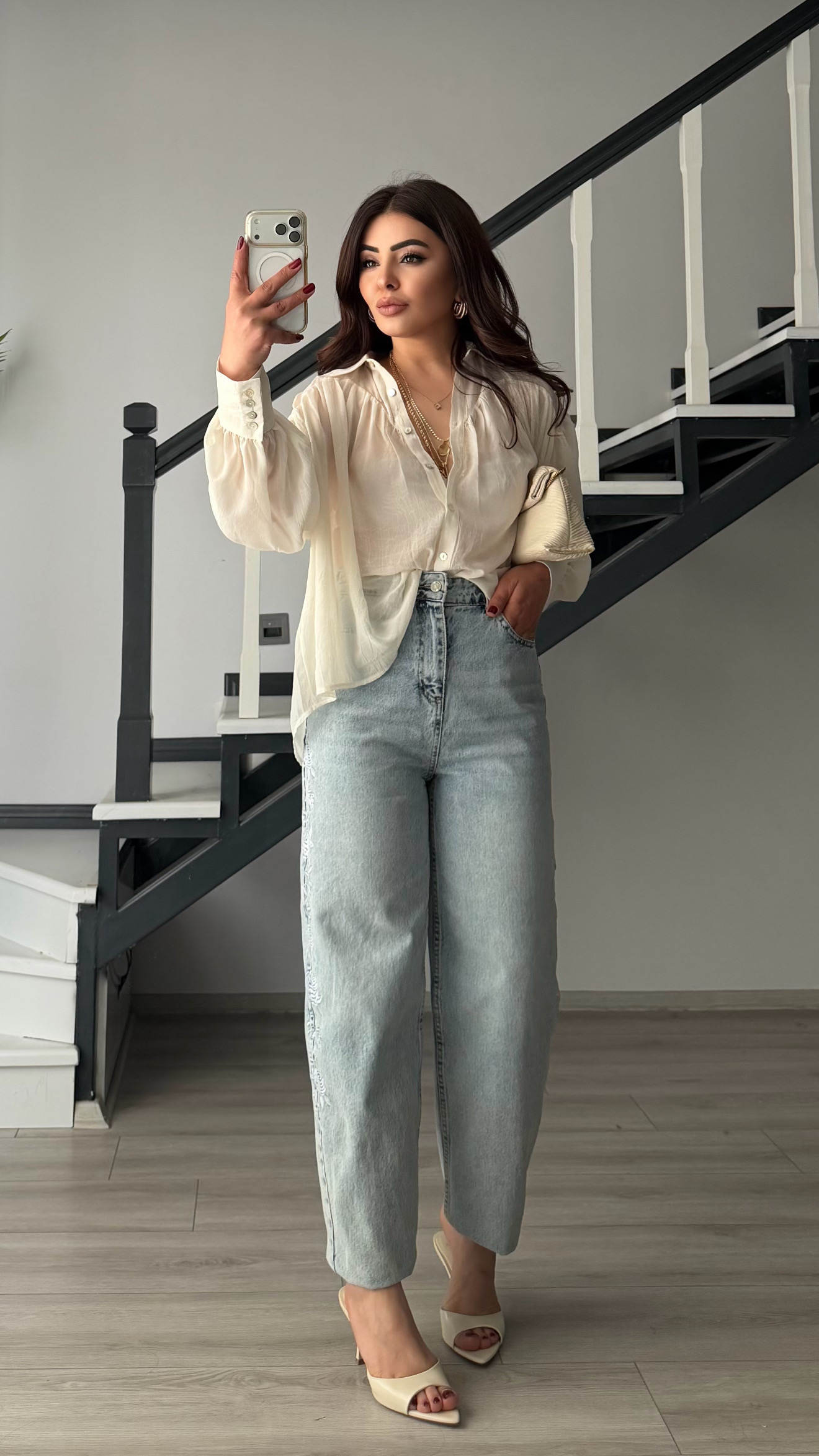 Embroidered Barrel Fit Jeans